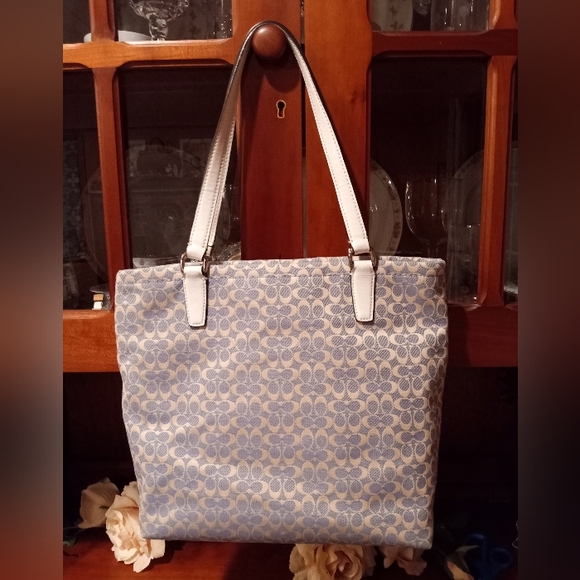 Coach Chambray Jacquard Tote. Color blue and ivory. With silver hardware. - Picture 2 of 11